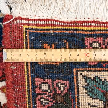 A Bakhtiari carpet, c. 307 x 207 cm.