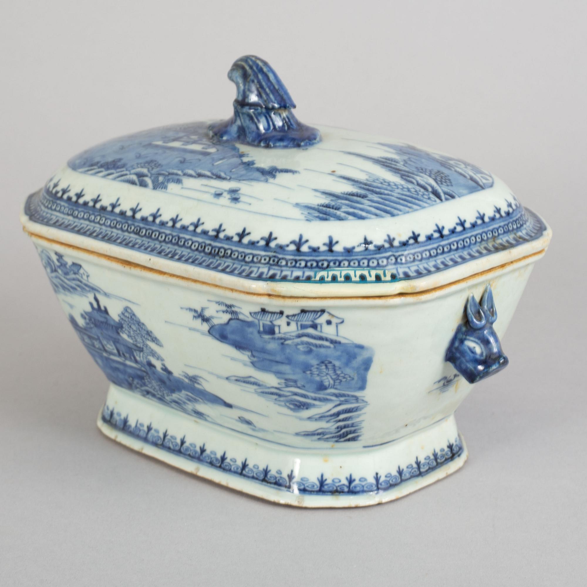 Terrin med lock, kompaniporslin. Qingdynastin, Qianlong (1736-95).