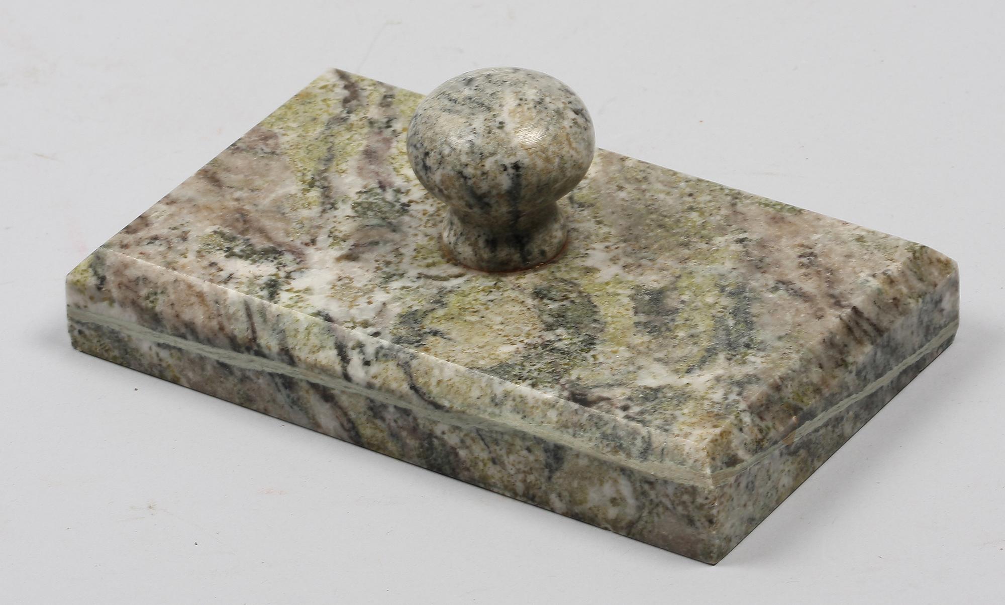 BREVBRESS, kolmårdsmarmor.