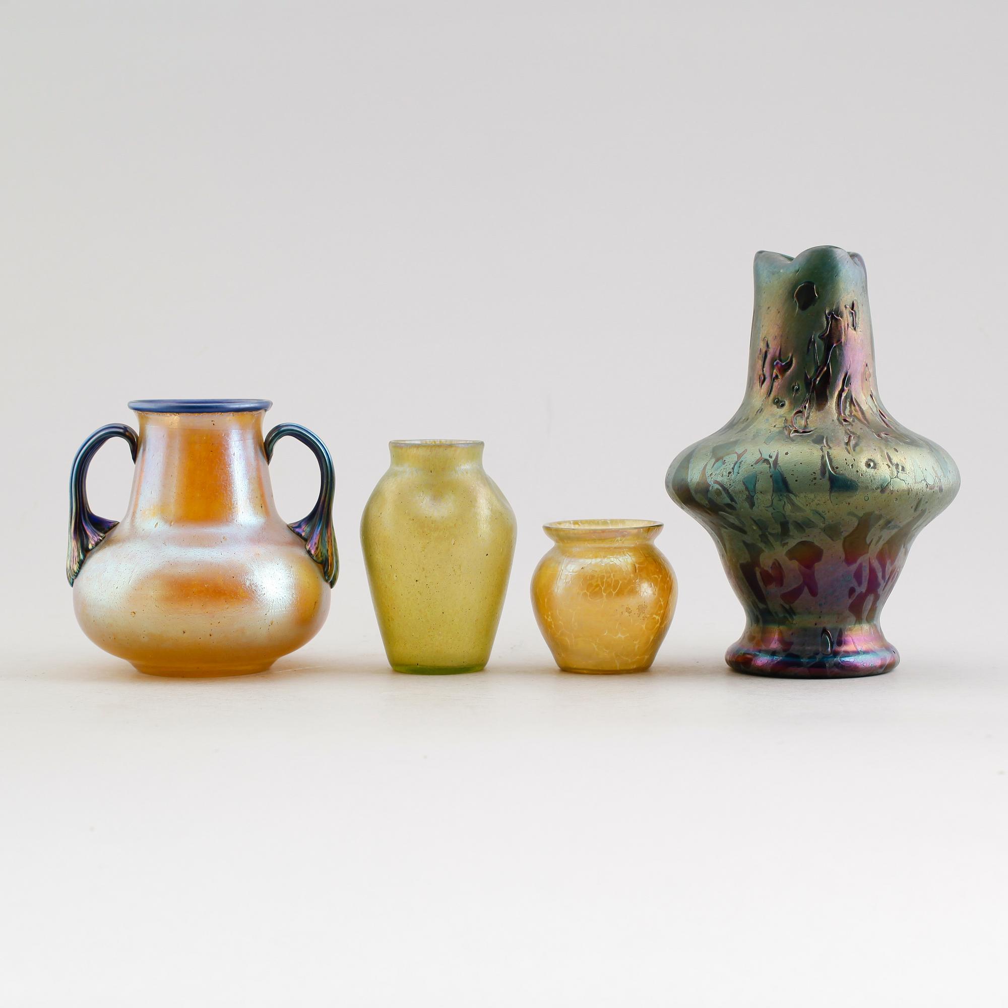 VASER, 4 st, iriserande glas, en med Lötz märkning, 1900-talets första hälft.