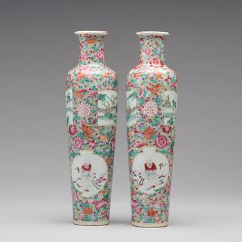 VASER, ett par, porslin. Qingdynastin, 1800-tal.