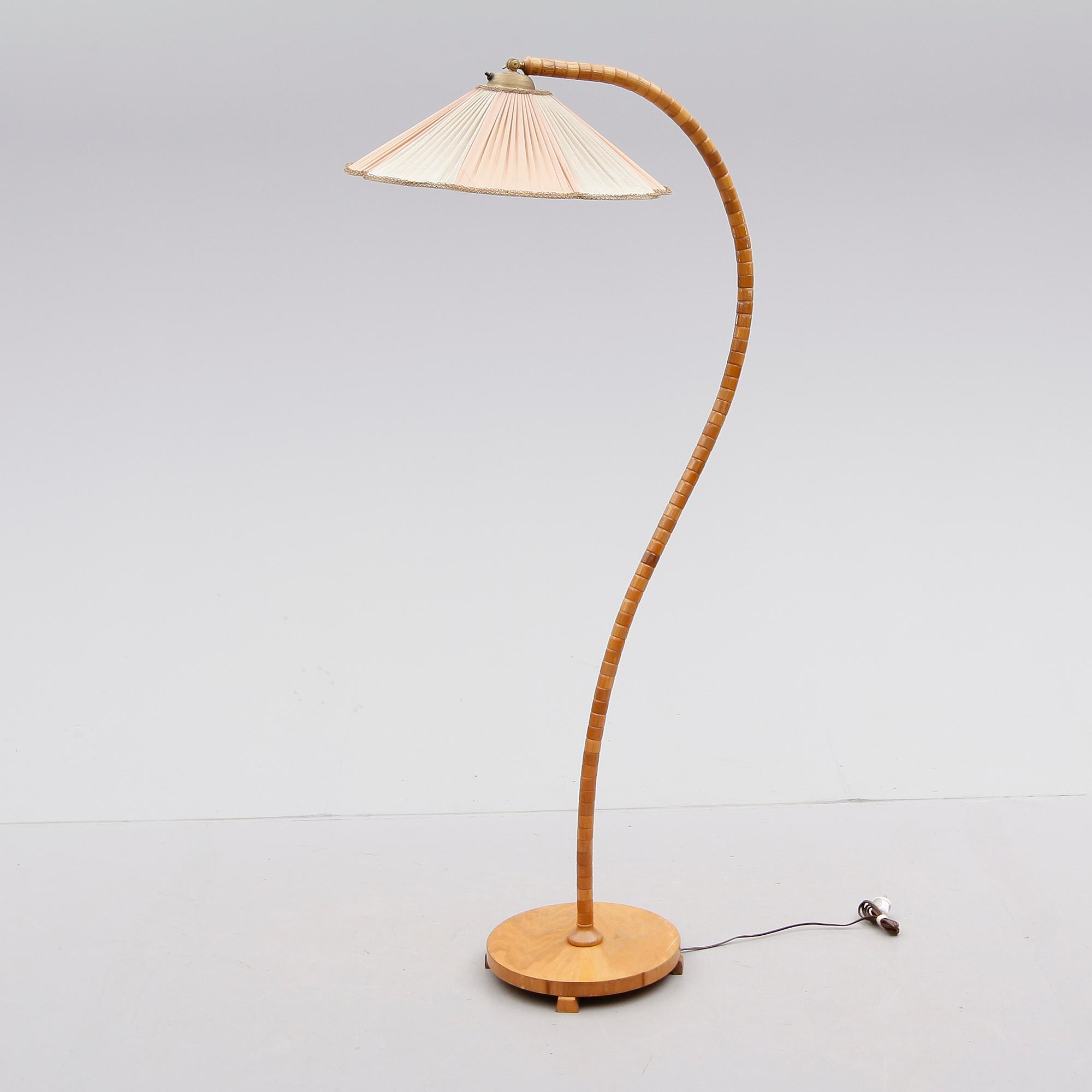 GOLVLAMPA, 1900-talets mitt.