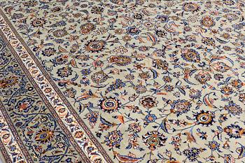A carpet, Kashan, ca 414 x 310 cm.