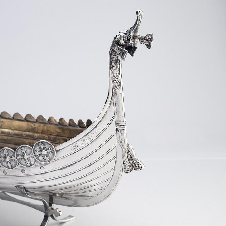 David Andersen, vikingaskepp, ett stort samt två mindre, silver, Norge, tidigt 1900-tal.