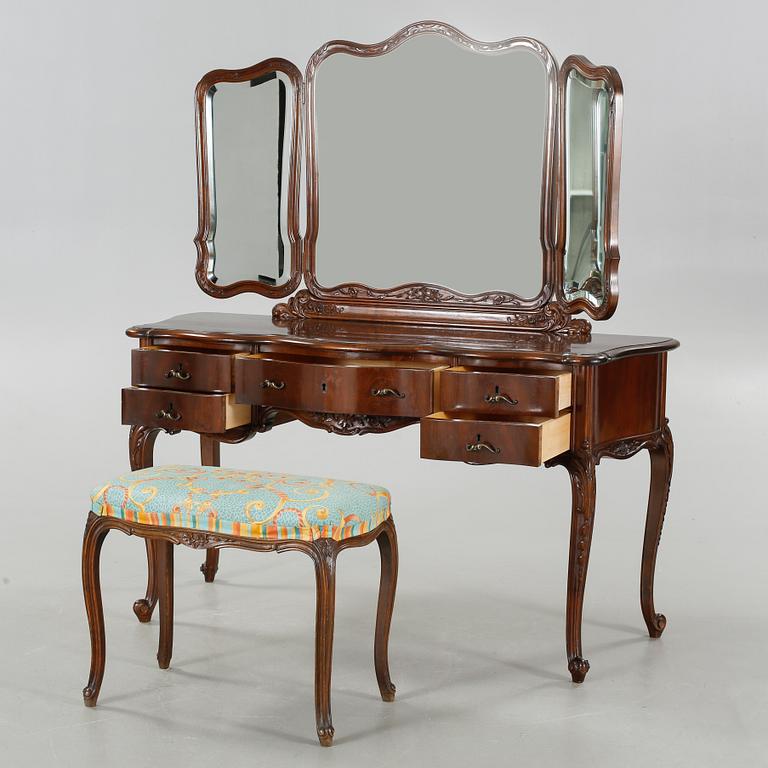A a makeup table from the first haöf of the 20th century.