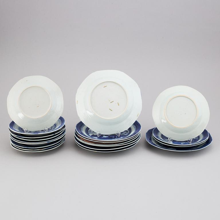 A set of 20 blue and white plates, Qing dynasty, 19th Century.