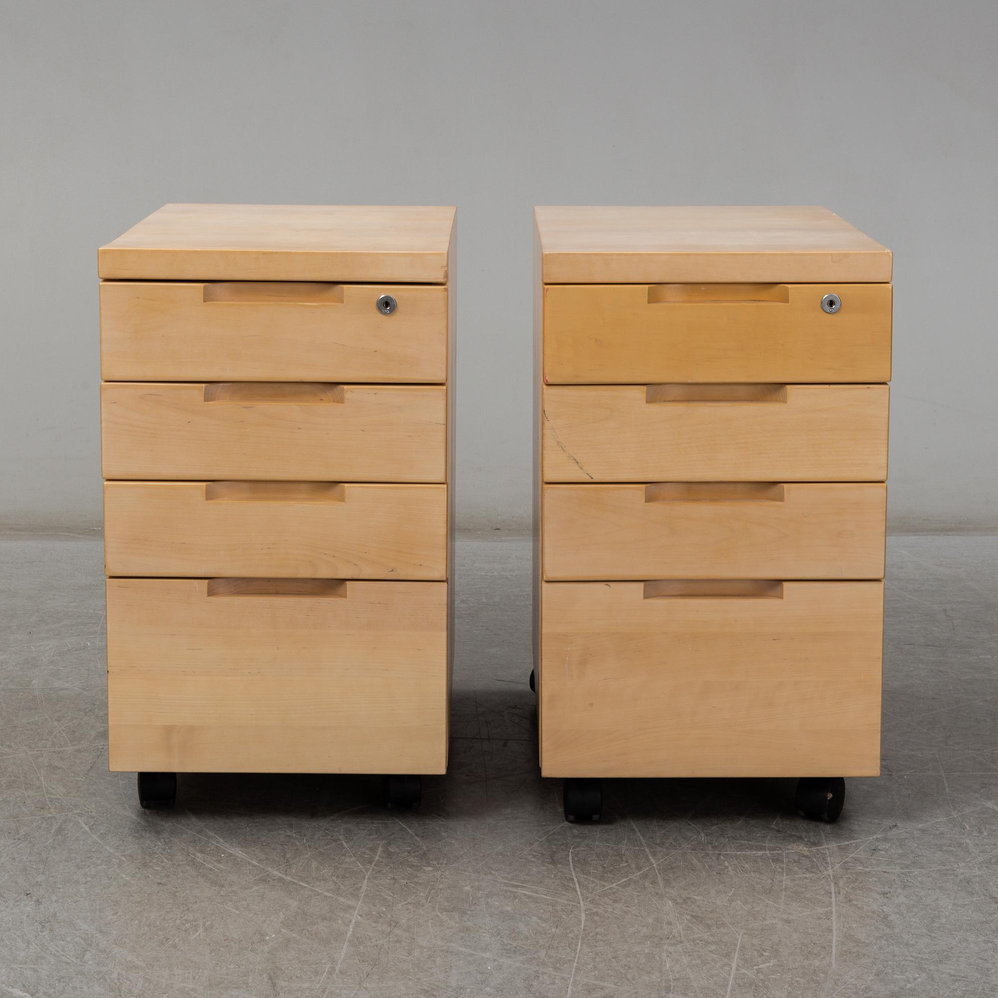 ALVAR AALTO, skrivbord samt hurtsar, ett par, Artek, Finland.