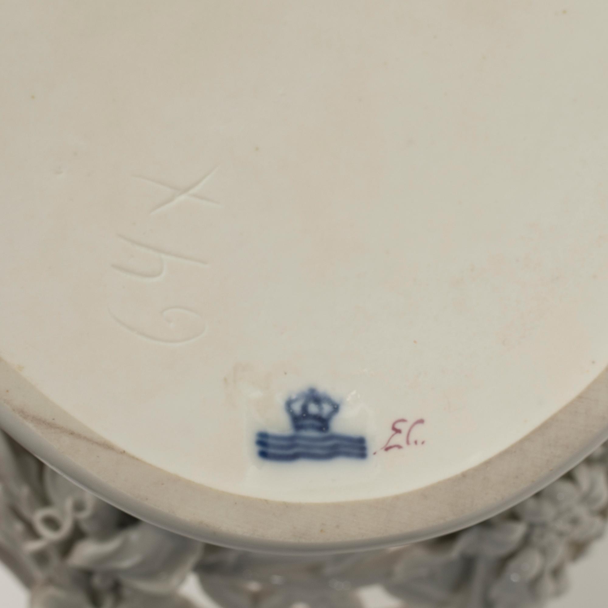 Royal Copenhagen, Jardinière, "Juliane-Marie", 1905.