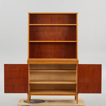 Bokhylla med underskåp, 1960-tal.