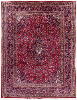 A Kashan carpet, c. 374 x 286 cm.