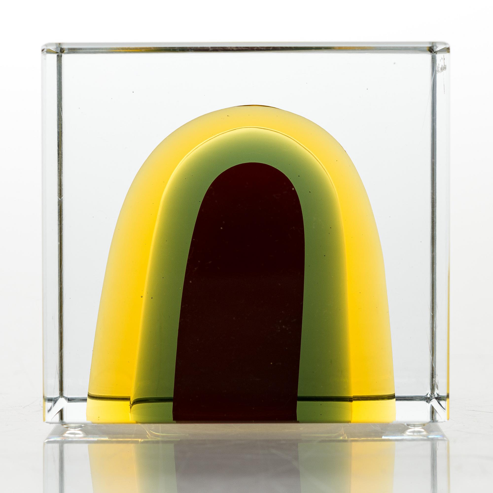 OIVA TOIKKA, AN ANNUAL CUBE, glass, signed Oiva Toikka Nuutajärvi 2006, numbered 570/2000.