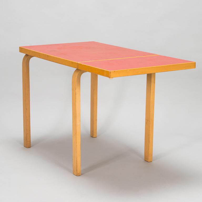 Alvar Aalto, a 1960s 'DL82' table for O.Y. Huonekalu- ja Rakennustyötehdas.