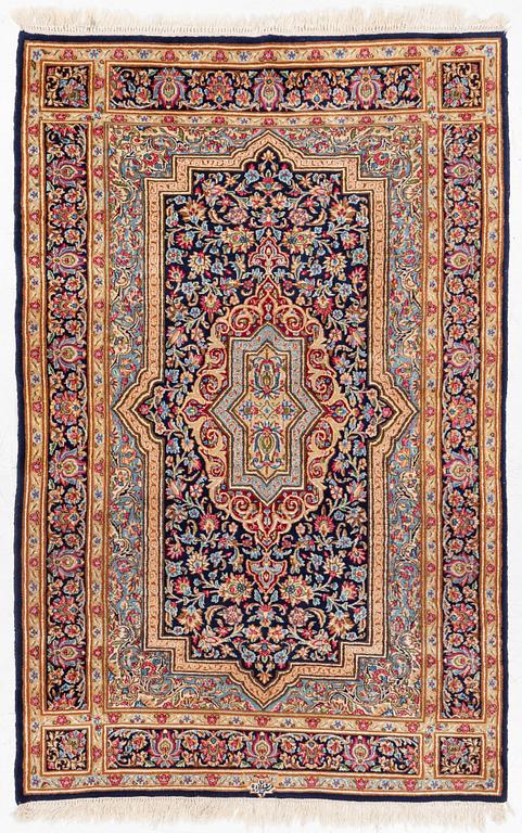 Matta, Kirman,  ca 230 x 150 cm.