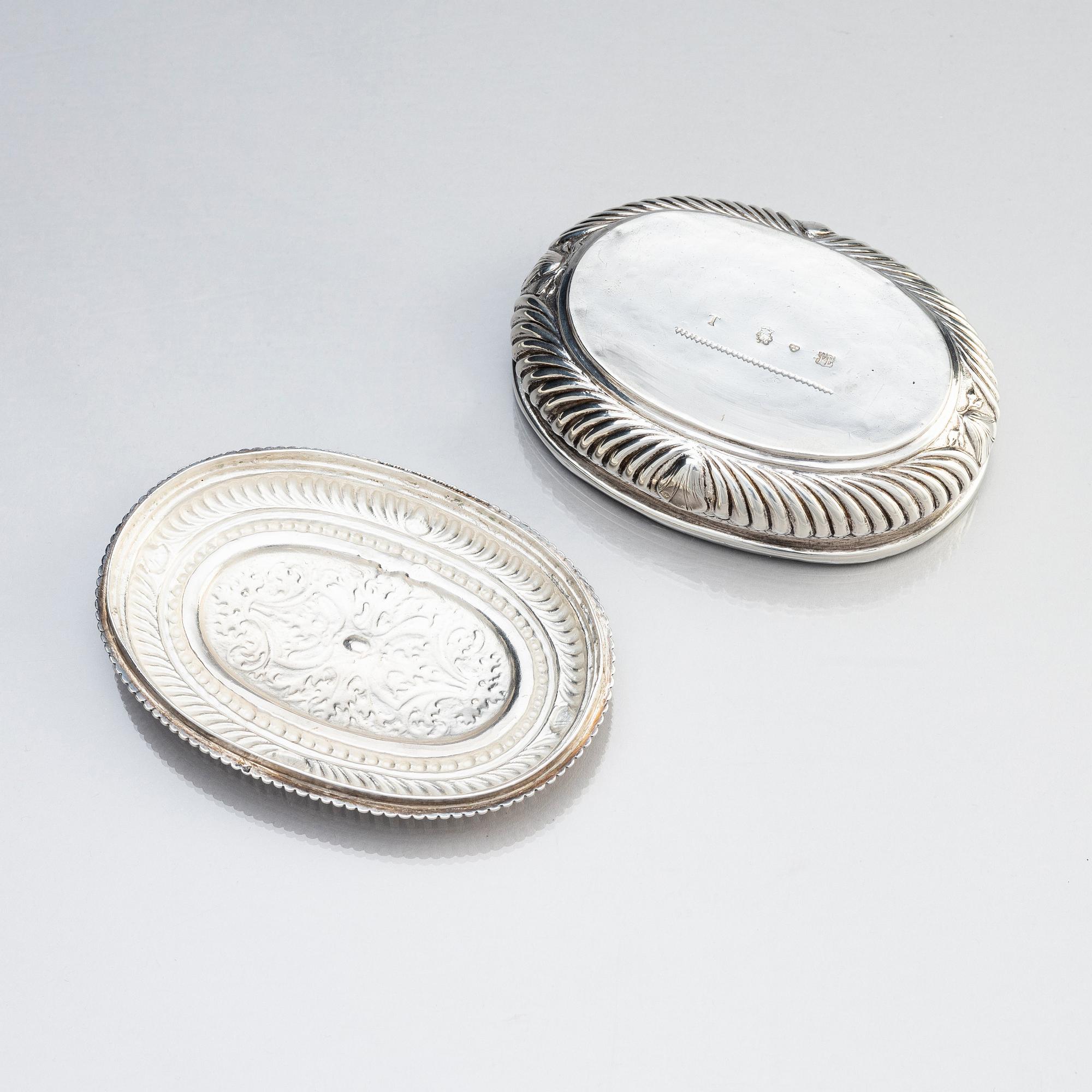 Petter Bernegau, skrin med lock, silver, Stockholm 1707. Senbarock.