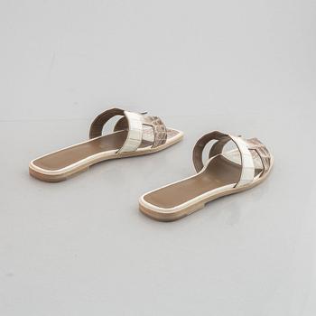Hermès, Sandals, "Oran Himalaya", size 38 1/2.