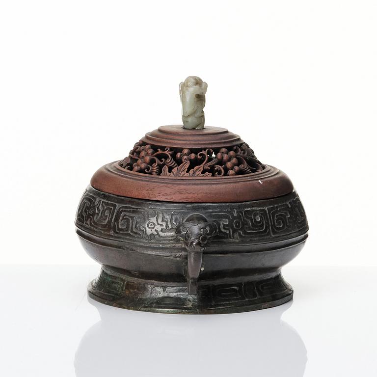 A bronze censer, Ming dynasty (1368-1644).