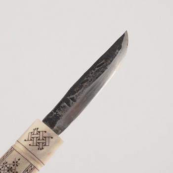 Kjell-Åke Kitok, a reindeer horn knife, signed.