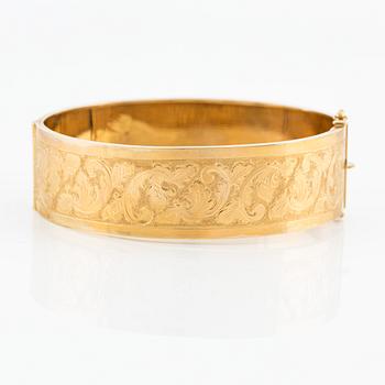 18K gold bracelet.