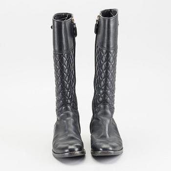 A PAIR OF Sz 36,5 BURBERRY BOOTS.