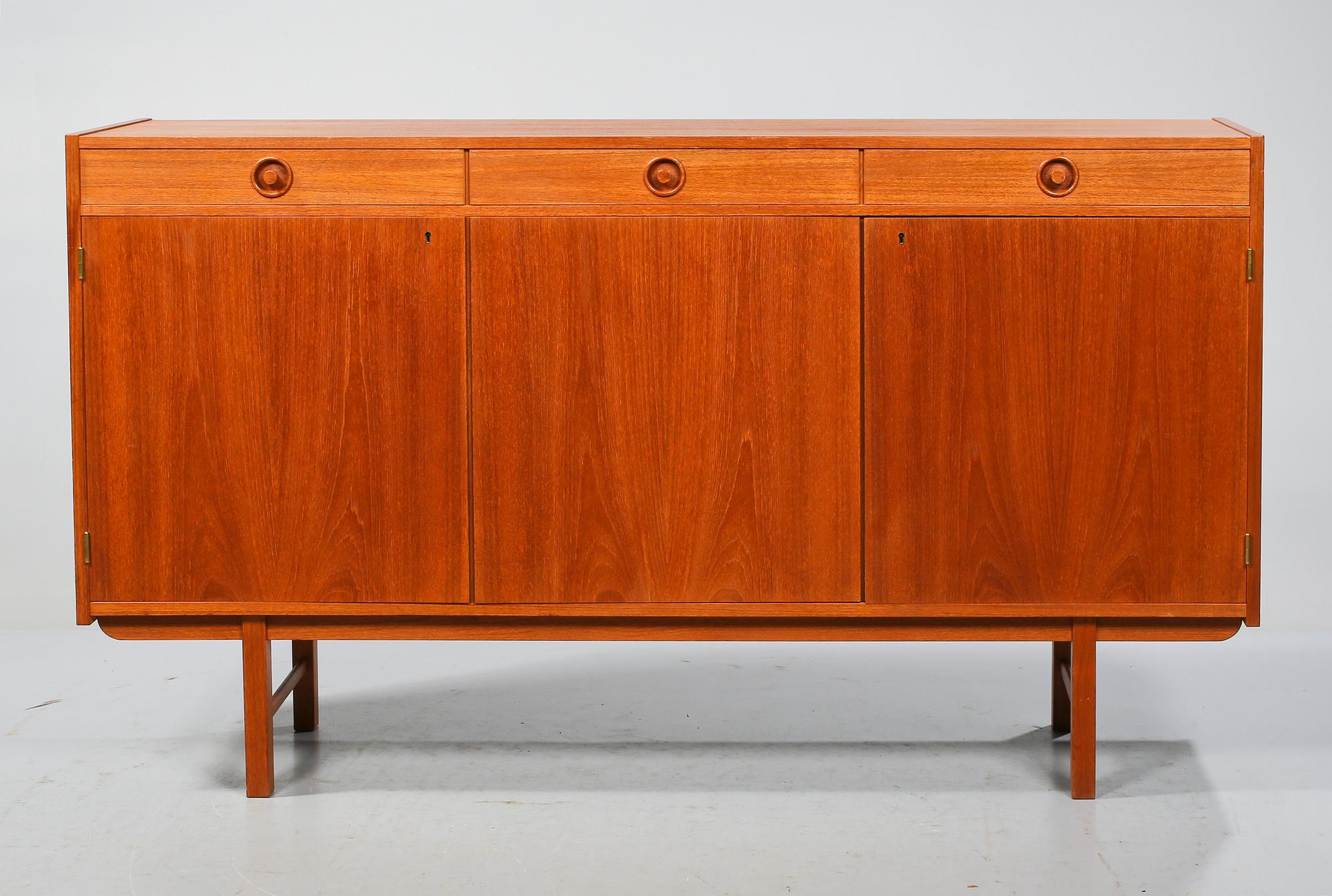 SIDEBOARD, 1900-talets tredje kvartal.