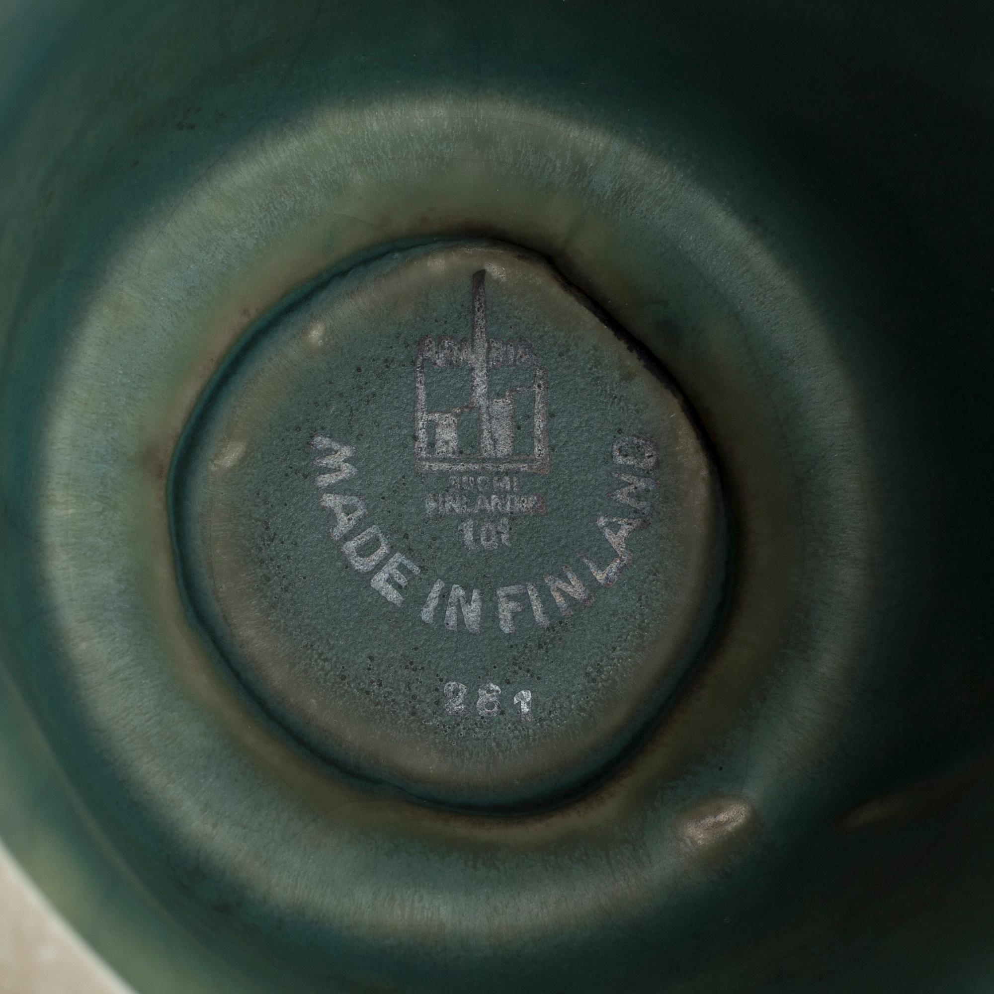 ARABIA, skålar 2 st och vas, bl a Friedl Holzer-Kjellberg, 1900-talets andra kvartal och tredje kvartal.