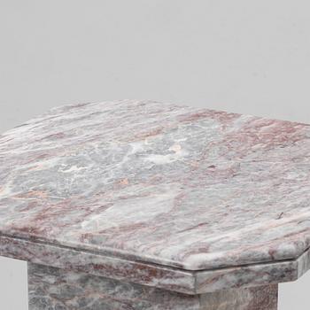 Sidobord, marmor, 1900/2000-tal.