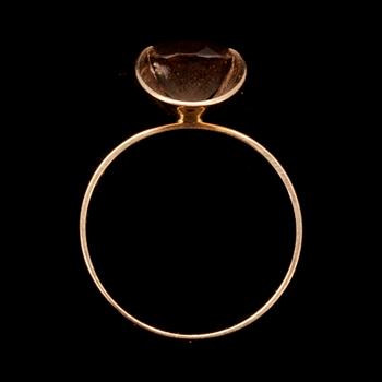 RING, guld 14K, fasettslipad rökkvarts, Elis Kauppi, Kupittaan Kulta, Åbo 1960. Vikt 4 g.