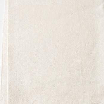A linen tablecloth and five napkins.