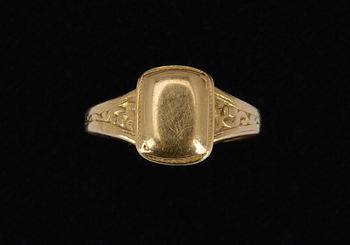 RING, guld 18K, Ludvig Lönnqvist, Borgå 1882. Vikt 2,3 g.