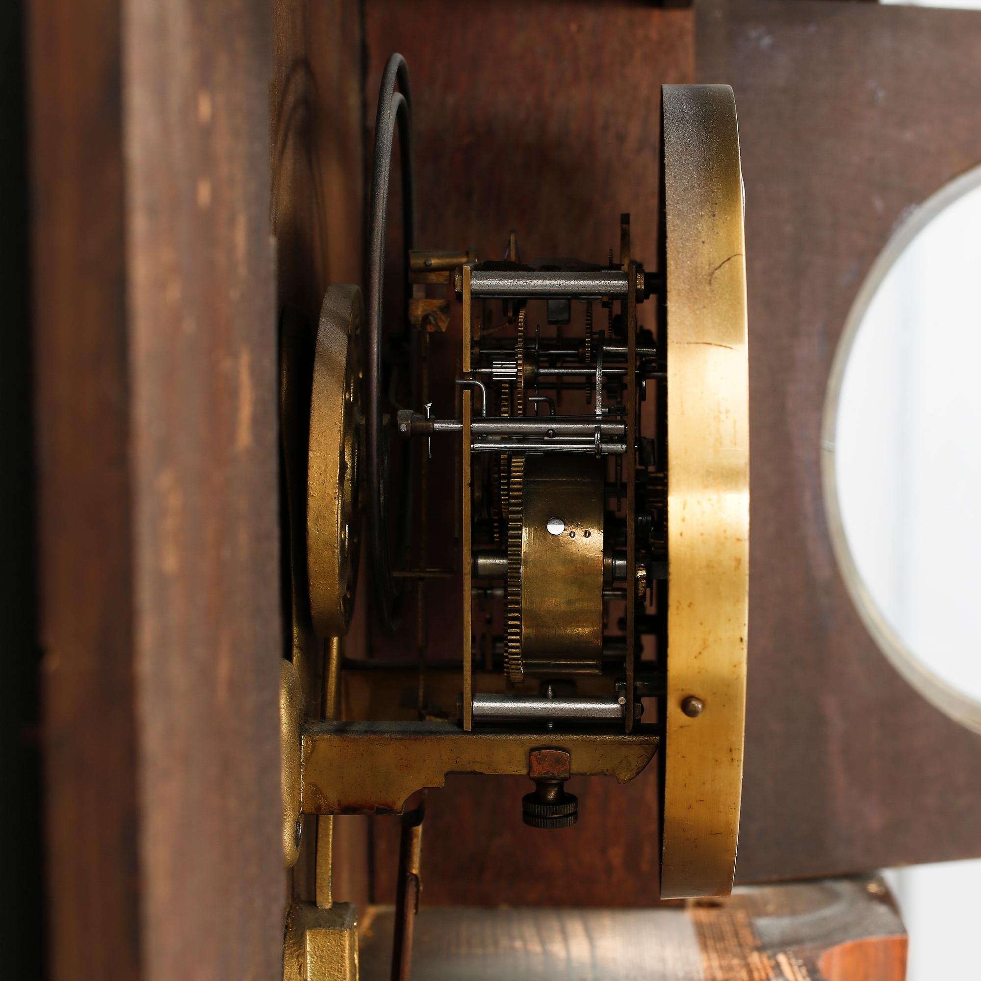 VÄGGPENDYL, med pendel nyrenässans, 1800-talets slut.