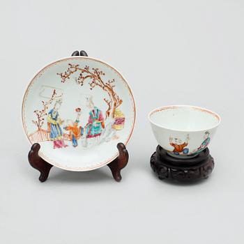 KOPP MED FAT, porslin, Kina, Qing dynastin, Qianlong (1735-1796).