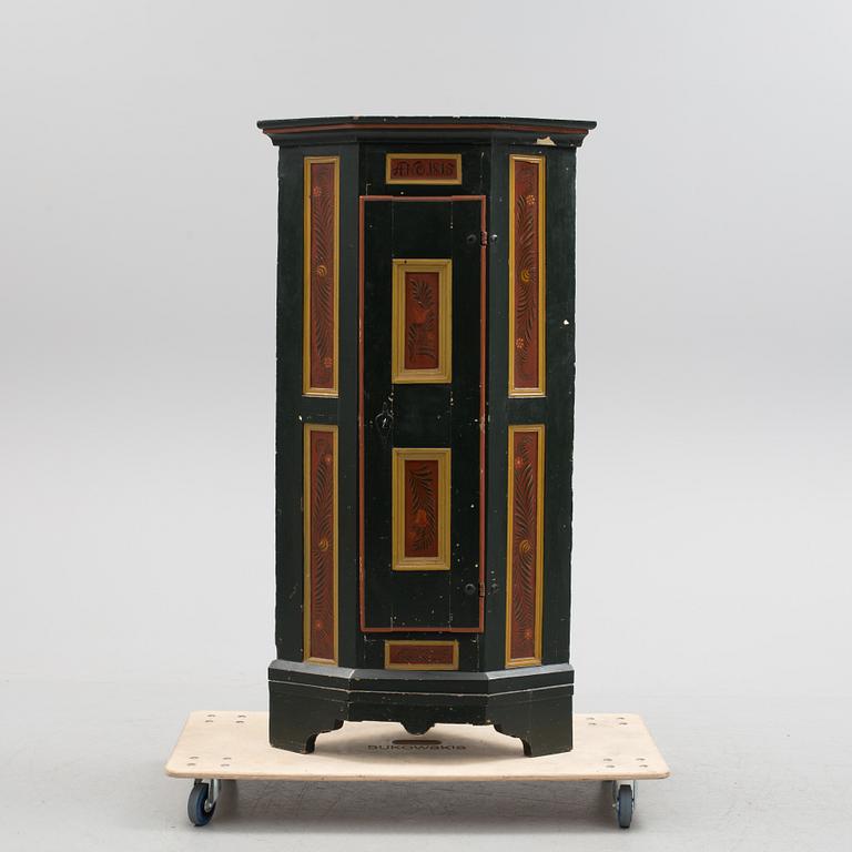 A corner cabinet from the first half of the 19th century.