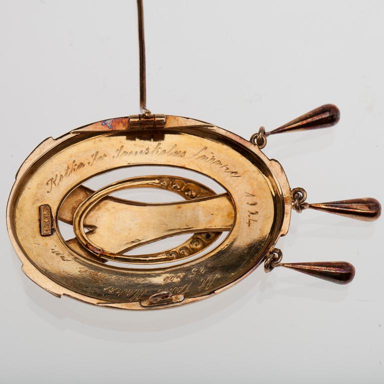 BROSCH, 18K guld, pärlor. Vikt 6 g.