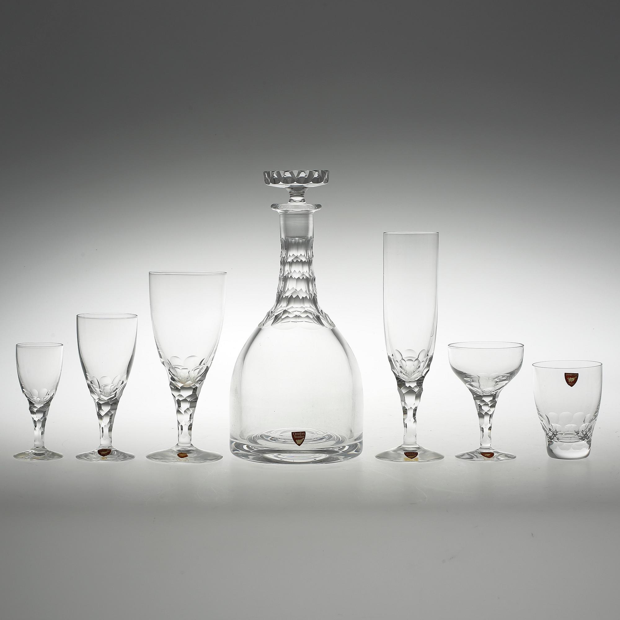 GLASSERVIS, 72 delar, "Carina", Orrefors. Formgiven av Ingeborg Lundin.
