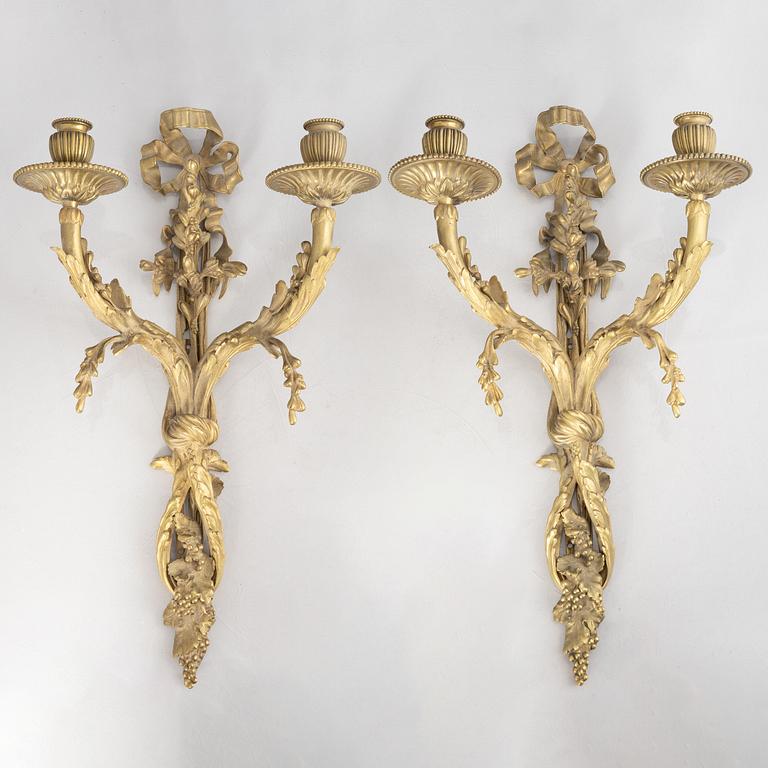 A pair of wall lights, Louis XVI style, early 20th century.