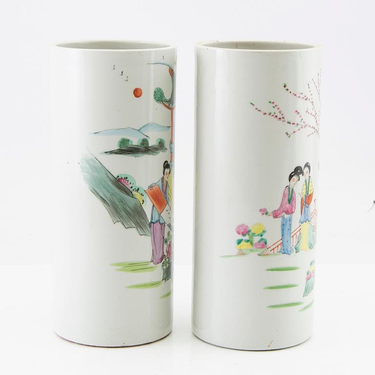 A set of two Chinese vases, 20th century.