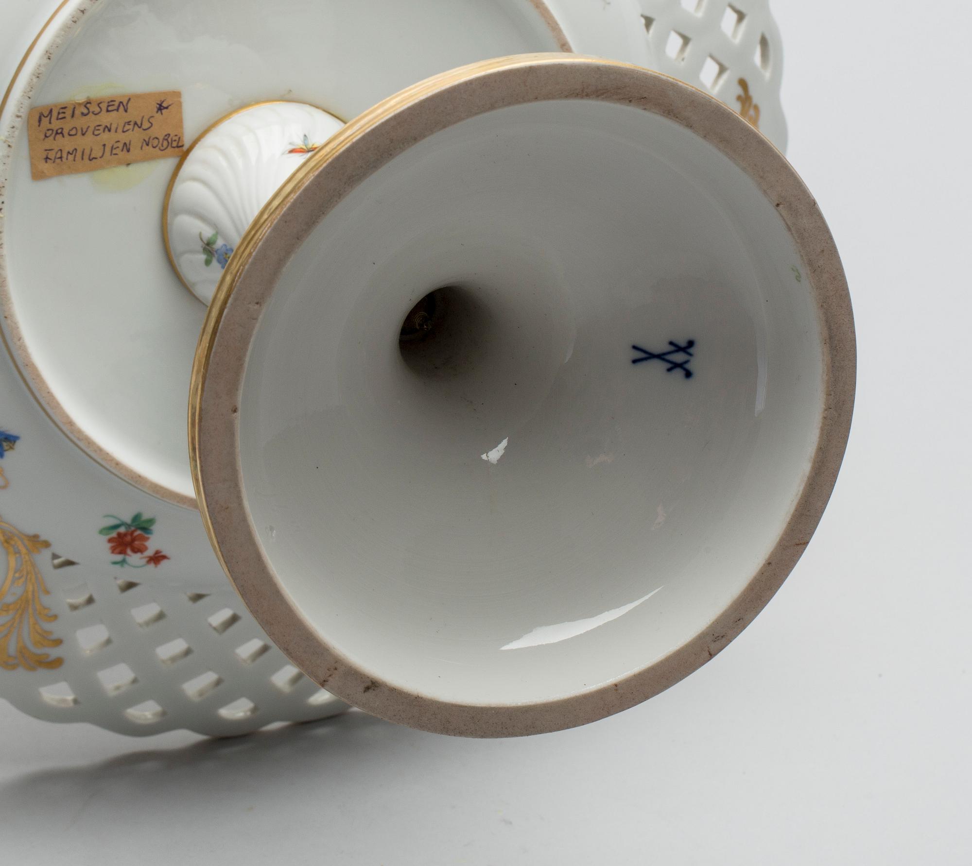 ETAGERE, porslin, Meissen, 1900-talets första hälft.