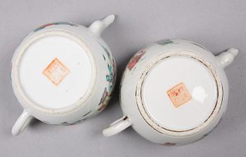 TEKANNOR, 2 st, porslin. Kina. 1900-tal.