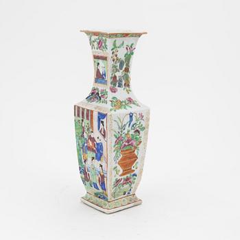 Vas, porslin, Kina, Kanton, 1800-talets senare del.