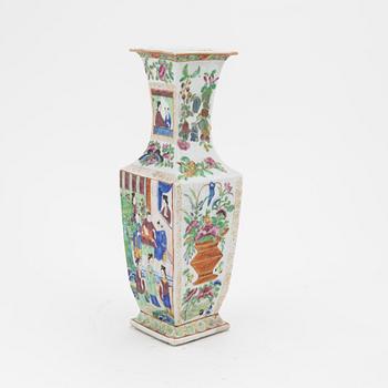 A Chinese porcelain vase, Canton, late 19th Century,