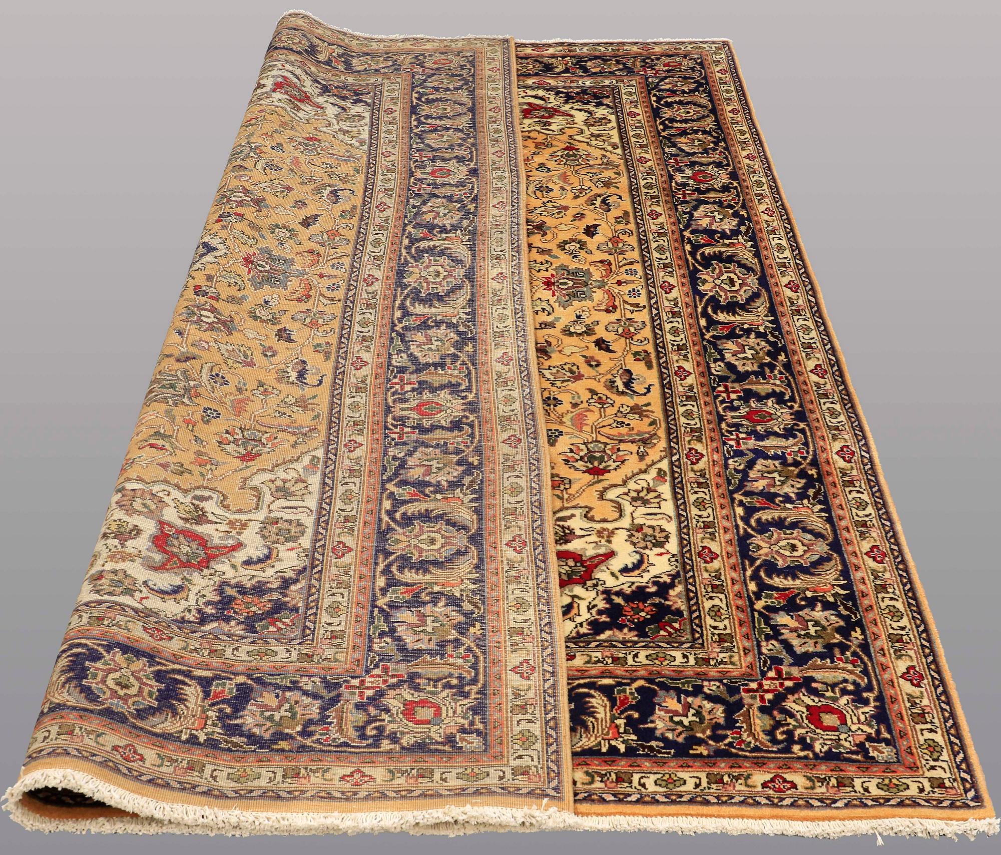 MATTA, Täbriz, ca 297 x 202 cm.