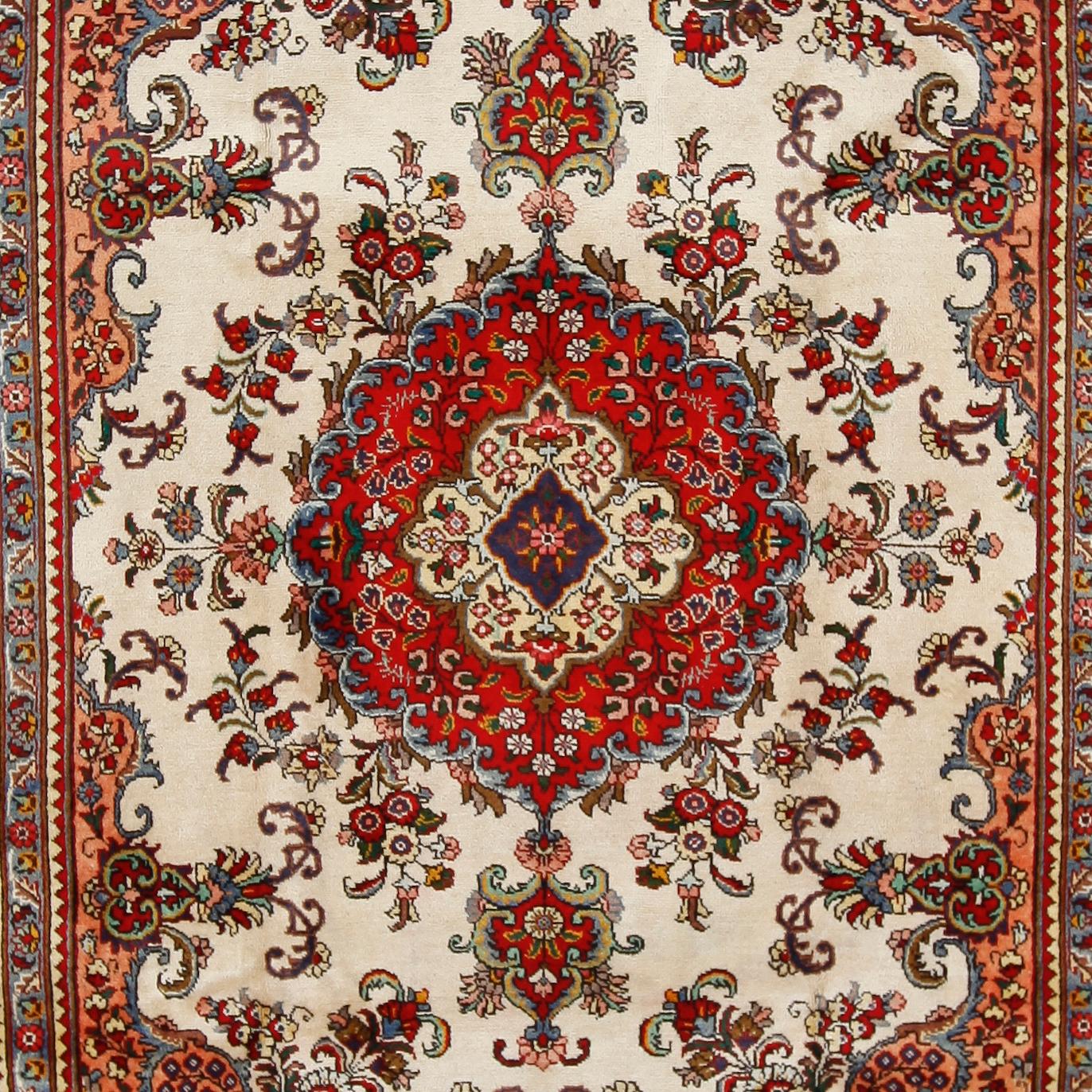 MATTA, Täbriz, ca 314 x 218 cm.