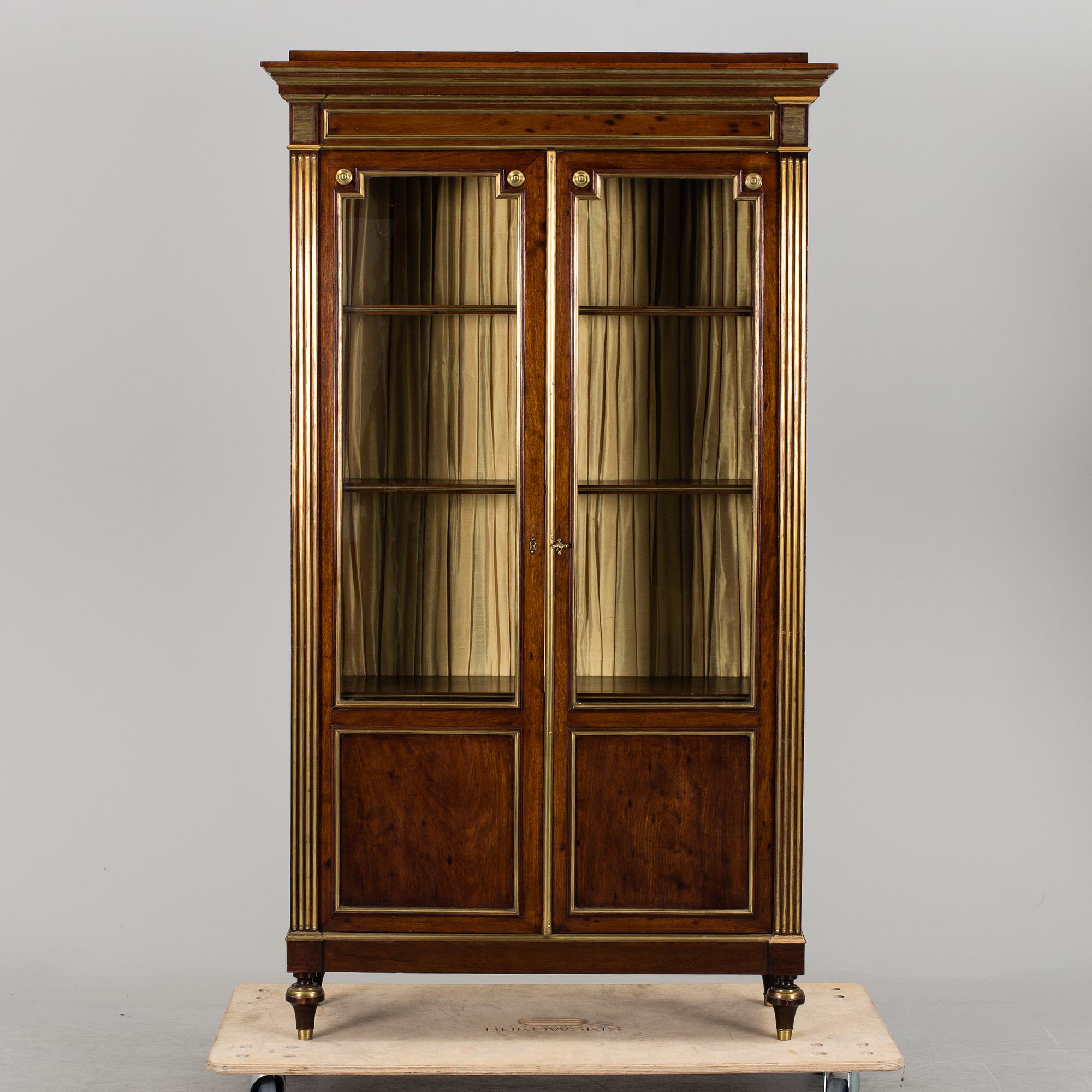 A Russian mahogany veneered display cabinet from around year 1900.