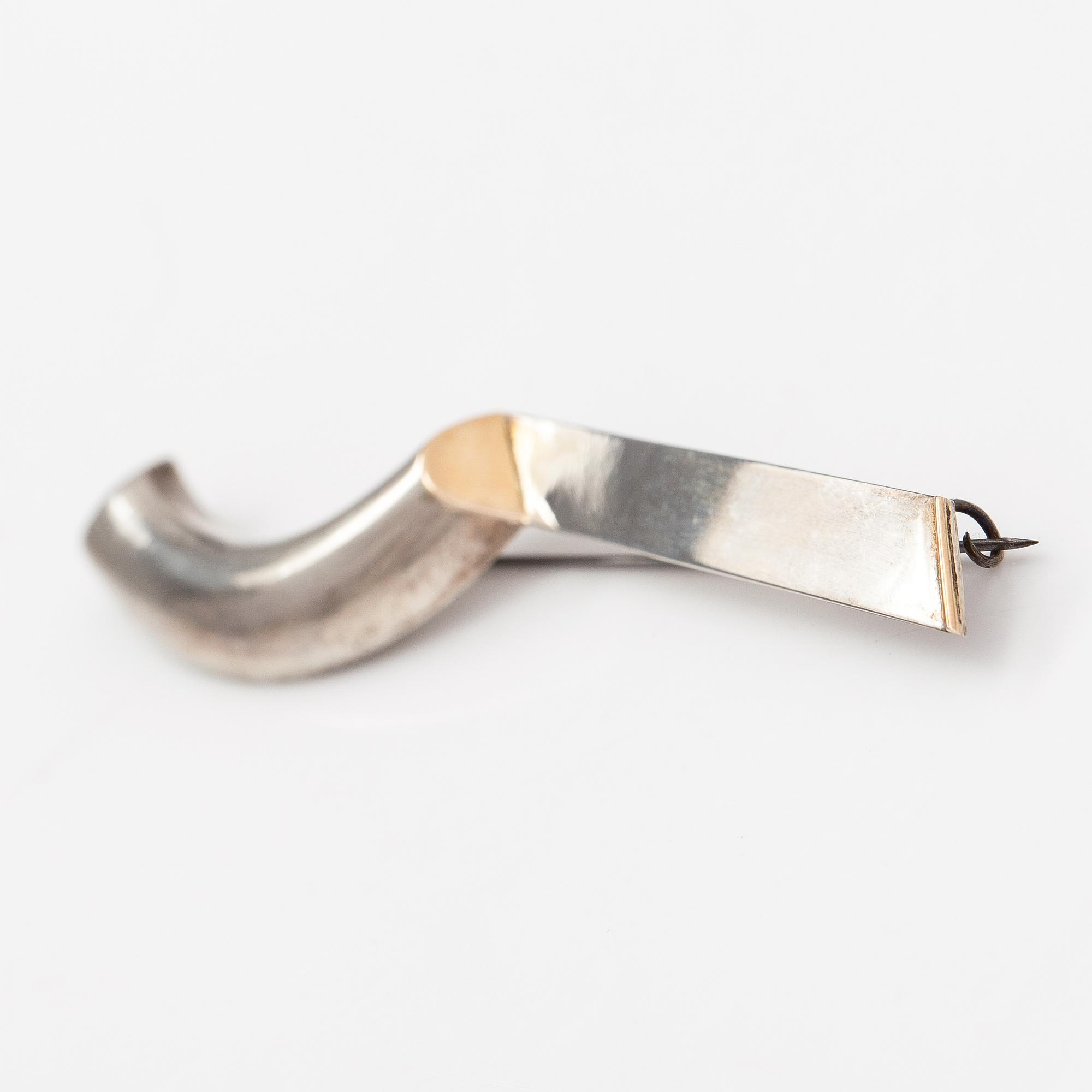 Paula Häiväoja, A sterling silver and gold brooch "Jostakin Alkaen". Pentti Roos/Studio Paula, Helsinki.
