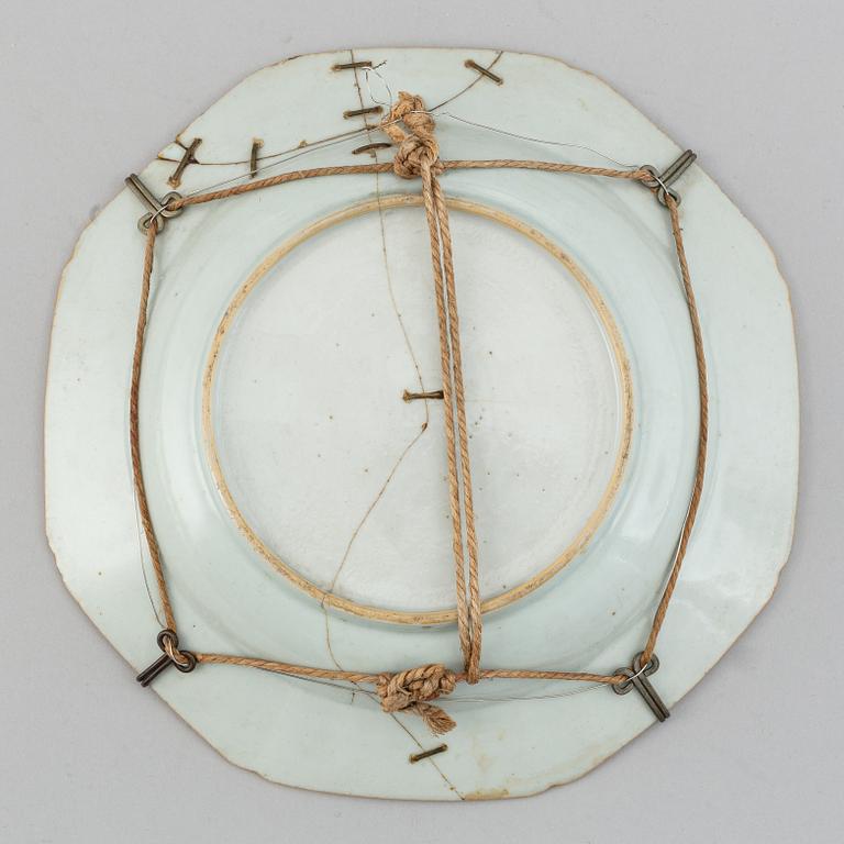 Three armorial dinner plate, Qing dynasty, Qianlong (1736-95).