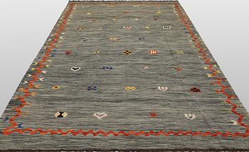 A Kelim carpet, 297 x 200 cm.