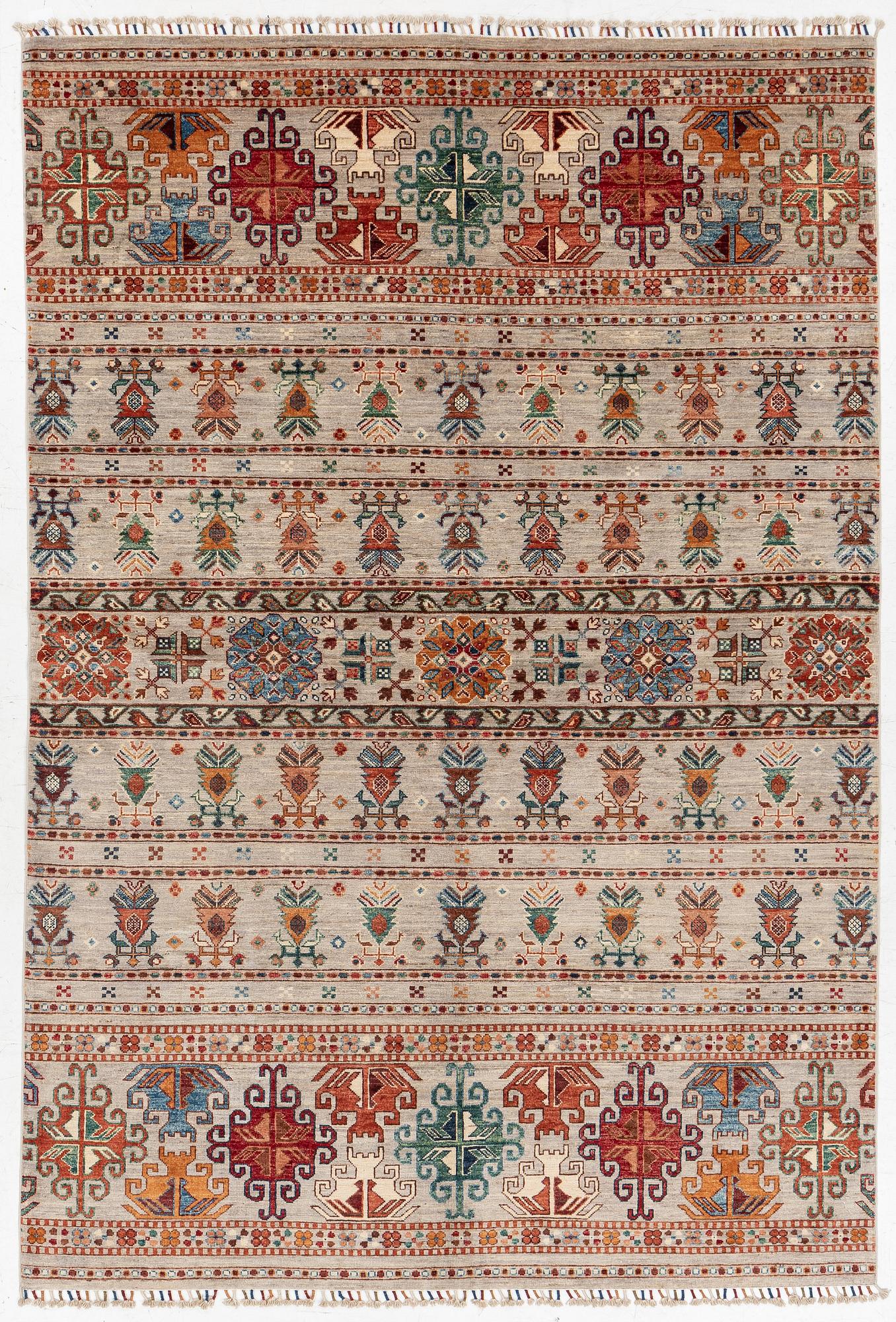 Rug, Pakistan, modern design. 251 x 173 cm.