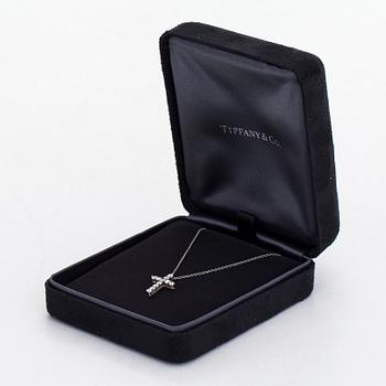 Tiffany & Co, kaulakoru, risti, platinaa ja timantteja, yht. noin 0.66 ct.