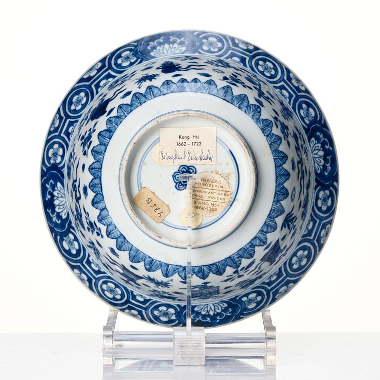 Skål, porslin. Qingdynastin, Kangxi (1662-1722).