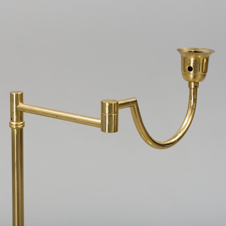 GOLVLAMPOR, ett par, 1900-talets andra hälft.